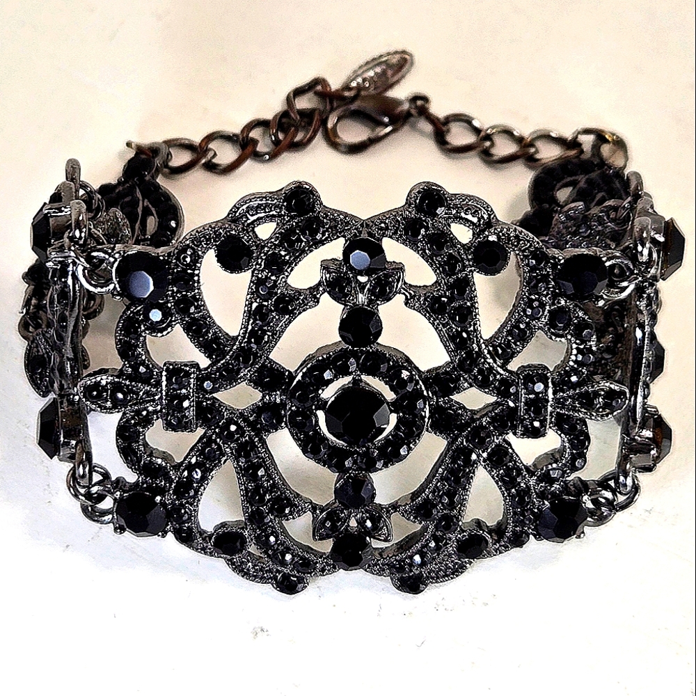 VTG VOLM Black Rhinestone & Gunmetal Silver Bracelet with Floral Filigree Design